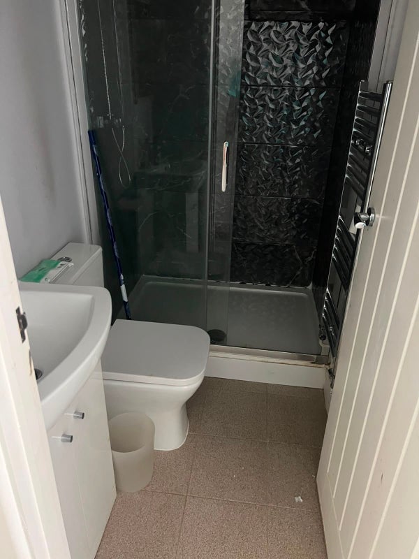 Room Bearwood Road in Sandwell