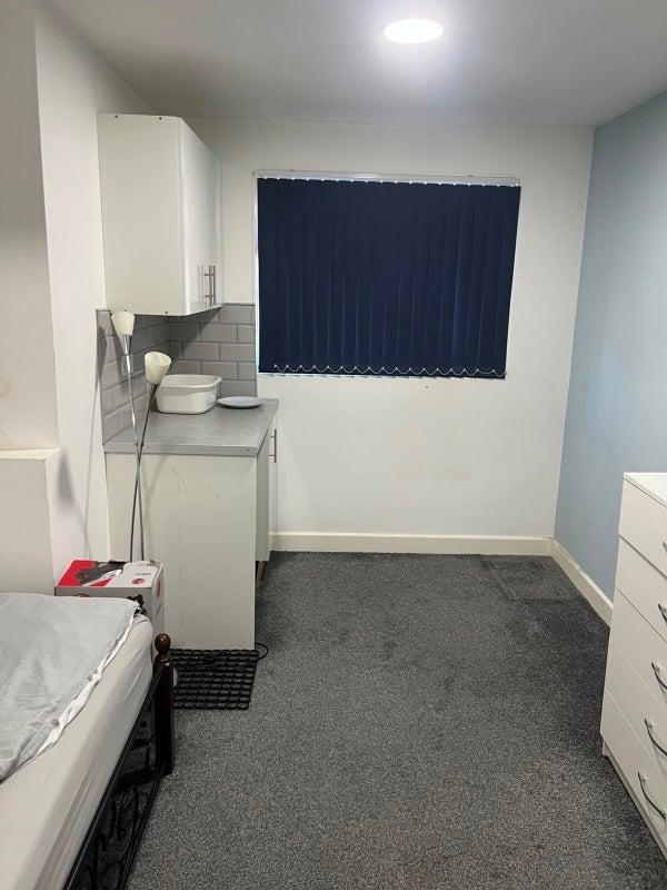 Room Bearwood Road in Sandwell