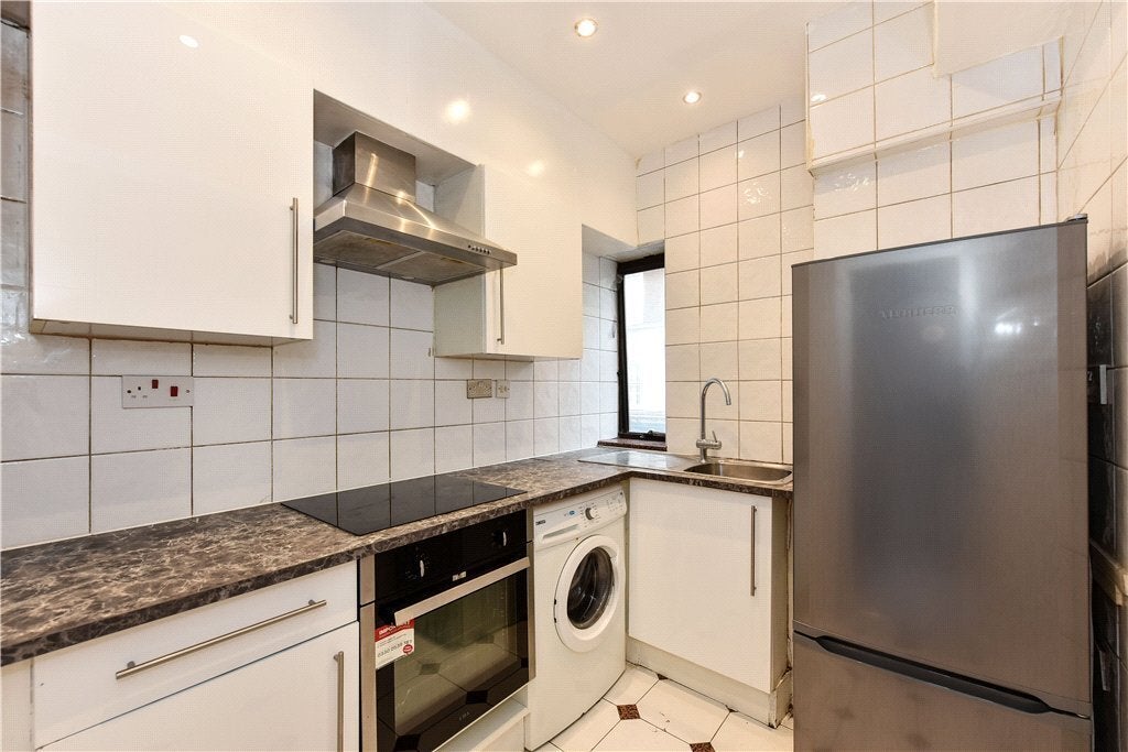 Flat Upper Berkeley Street in City of Westminster