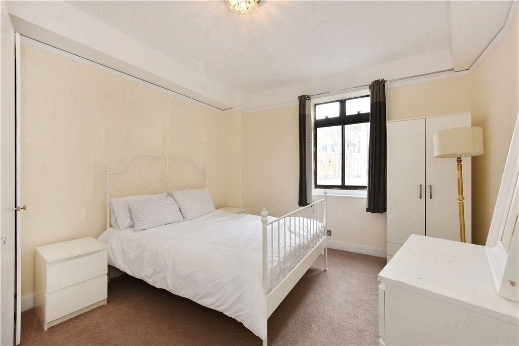 Flat Upper Berkeley Street in City of Westminster
