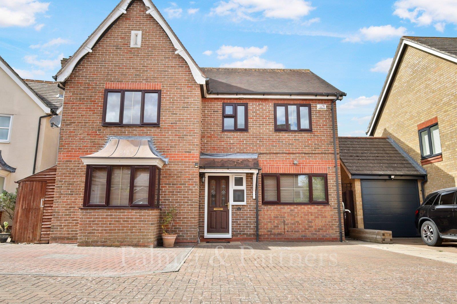 House Hadrian Close in Colchester