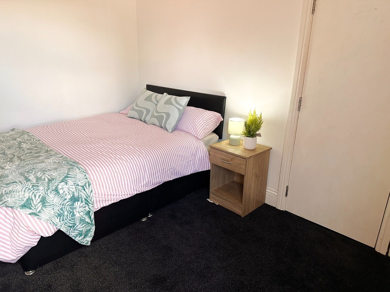 Room Kings Road in Birmingham
