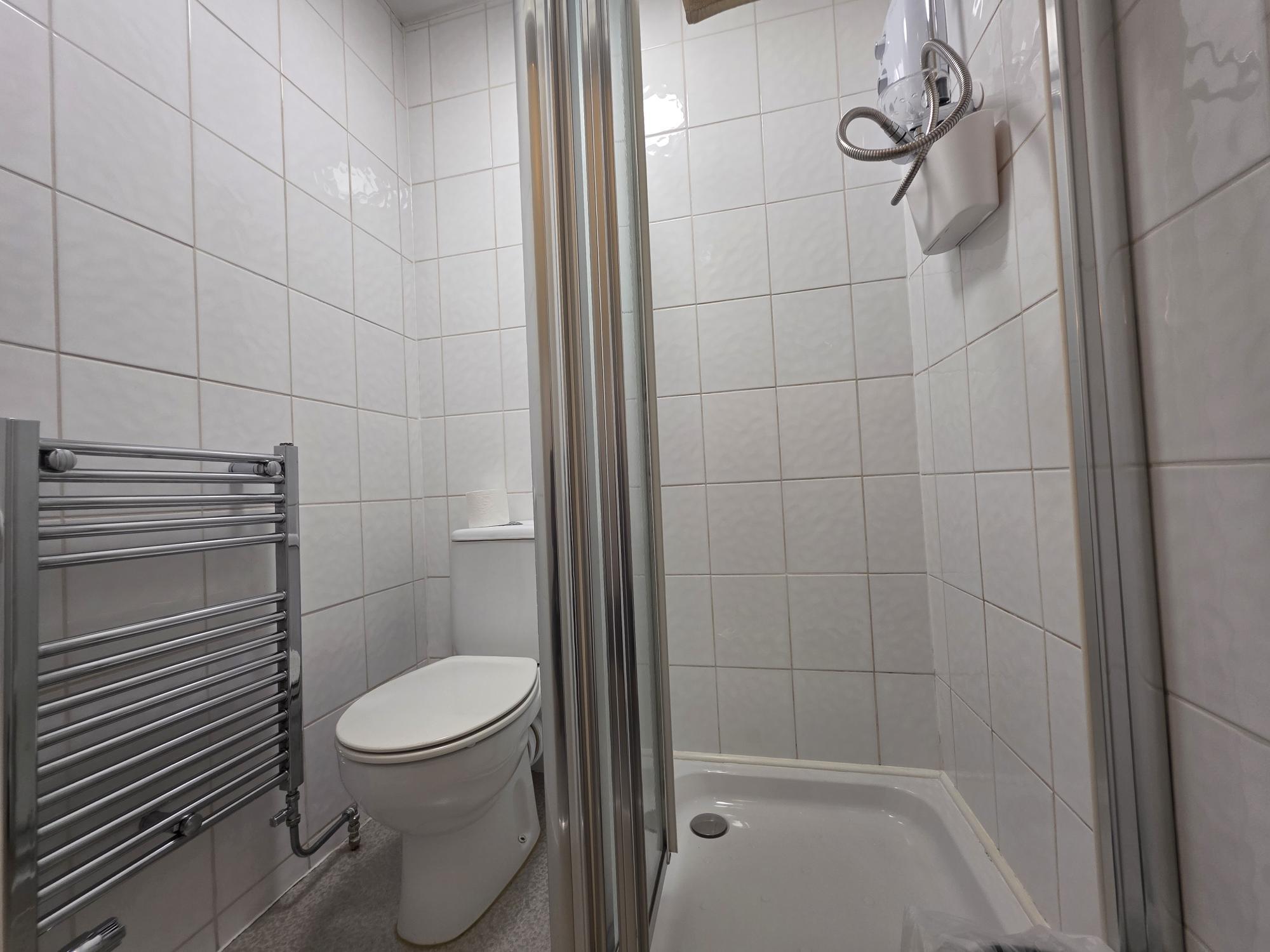 Room Sedgley Road West in Coseley