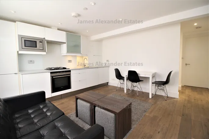 Flat Spring Street in City of Westminster