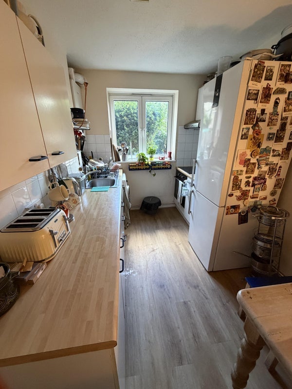 Room Southwark Park Road in Greater London