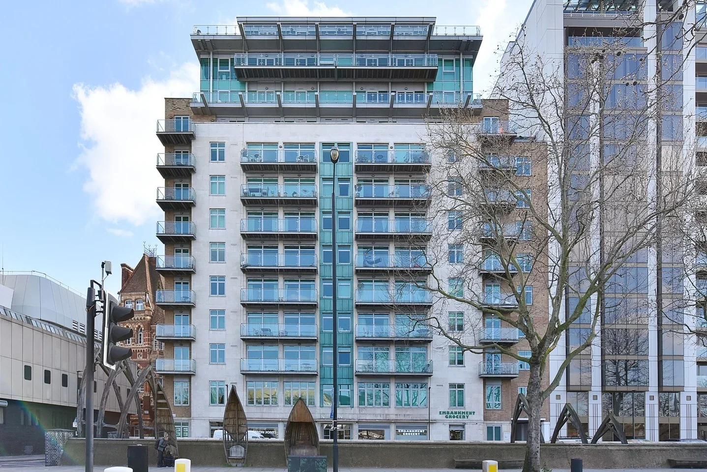 Flat Albert Embankment in Greater London