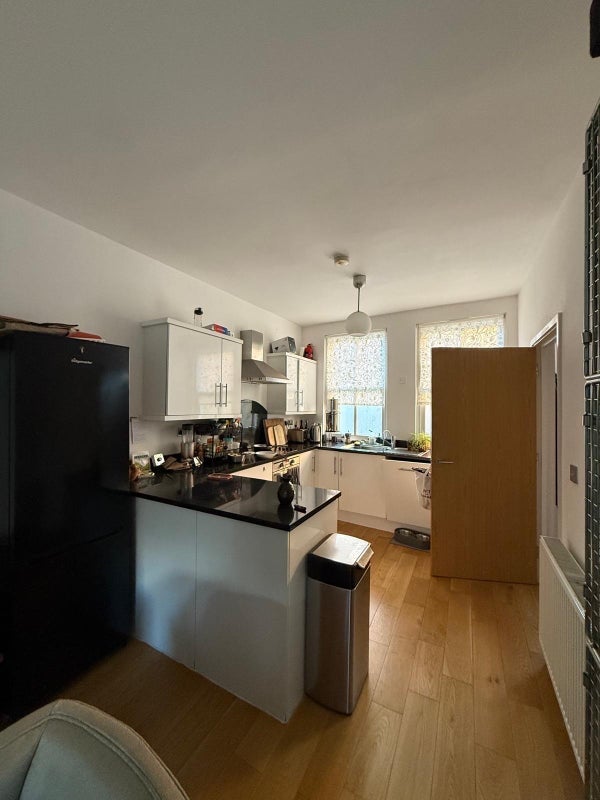 Room Cable Street in Greater London