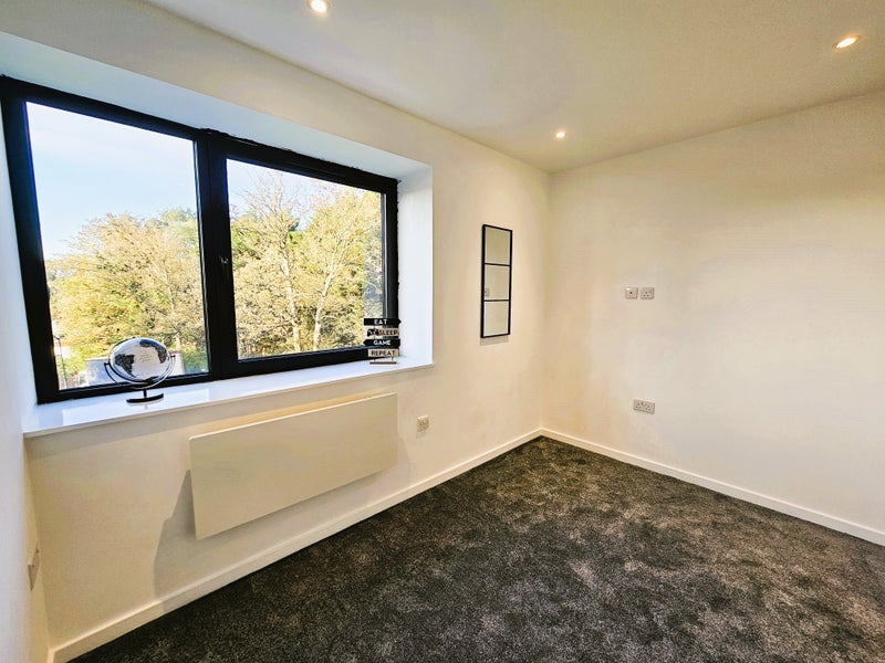Room Hubert Road in Brentwood