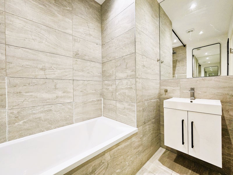 Room Hubert Road in Brentwood