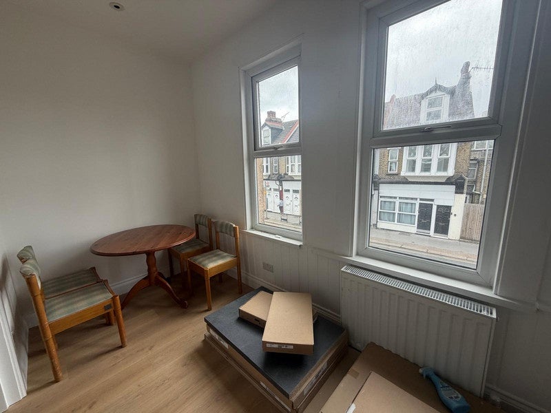 Flat Lower Addiscombe Road in Greater London