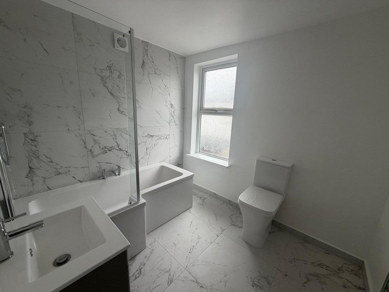 Flat Lower Addiscombe Road in Greater London