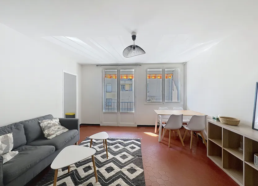 Flat Rue Notre-Dame-des-Sept-Douleurs in Avignon