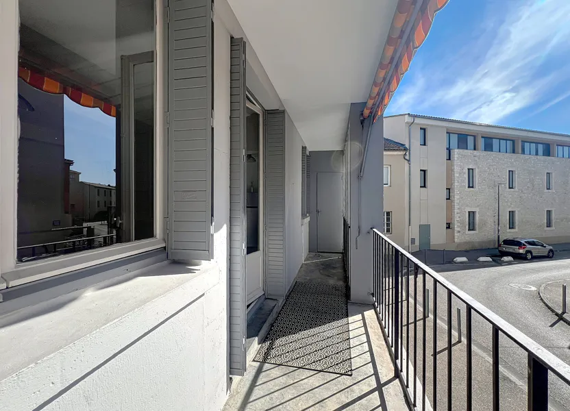 Flat Rue Notre-Dame-des-Sept-Douleurs in Avignon