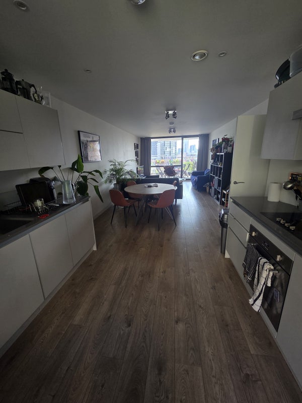Room Forrester Way in Greater London
