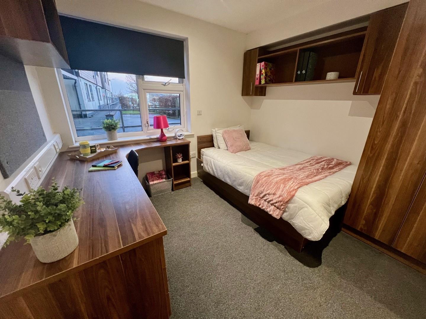Room Plymbridge Lane in Plymouth