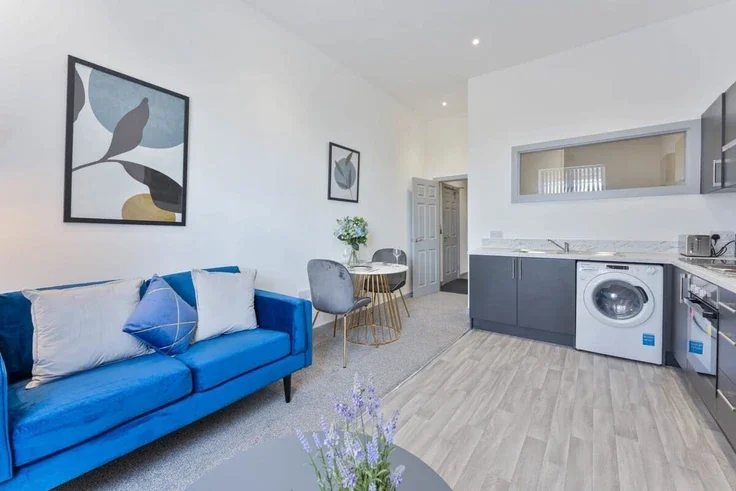Flat Dudley Road in Brierley Hill