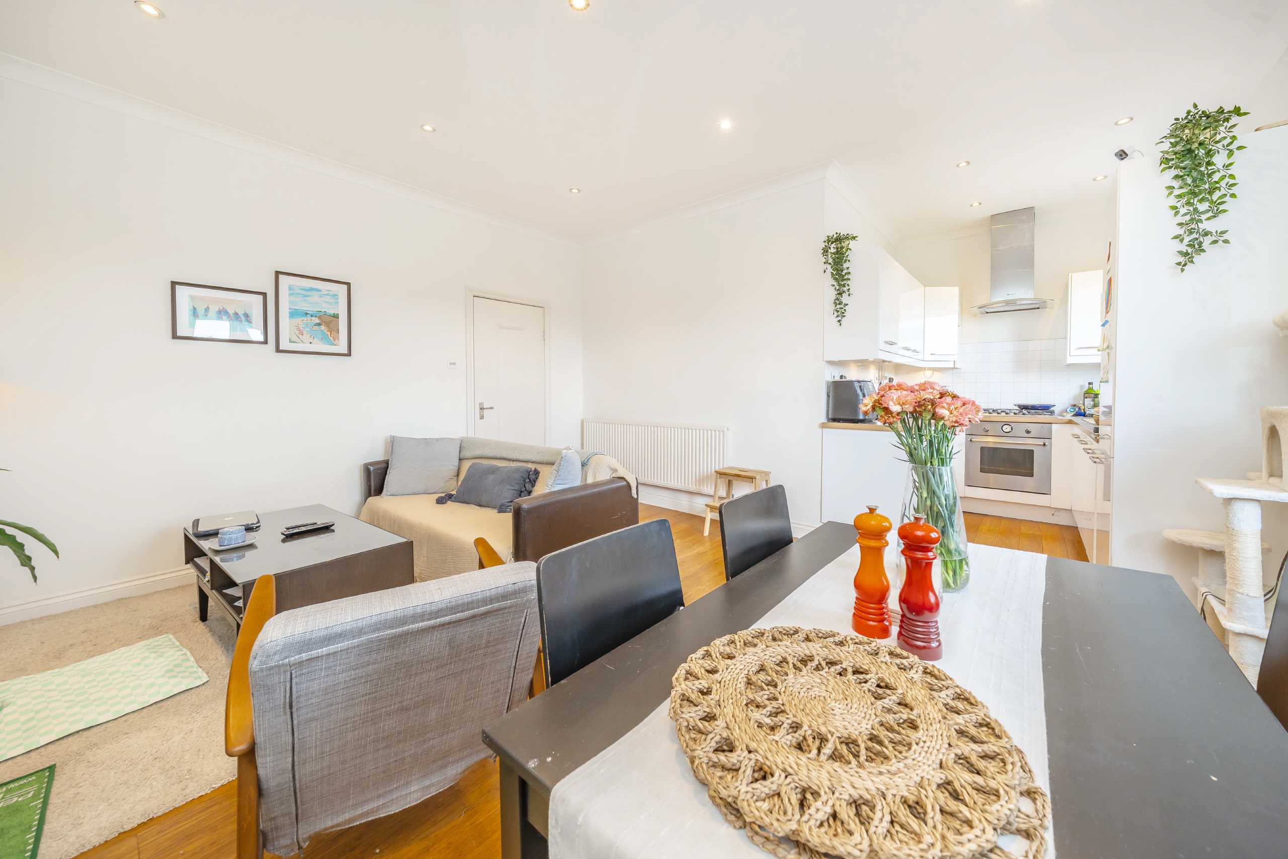 Flat Sinclair Road in Greater London