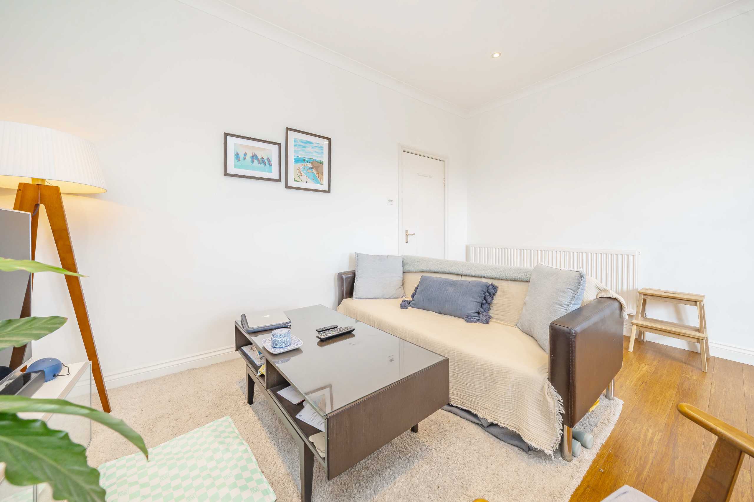 Flat Sinclair Road in Greater London