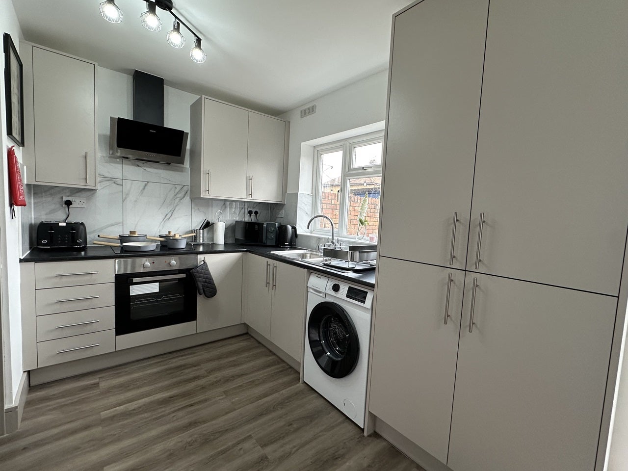 Room Raglan Avenue in Waltham Cross