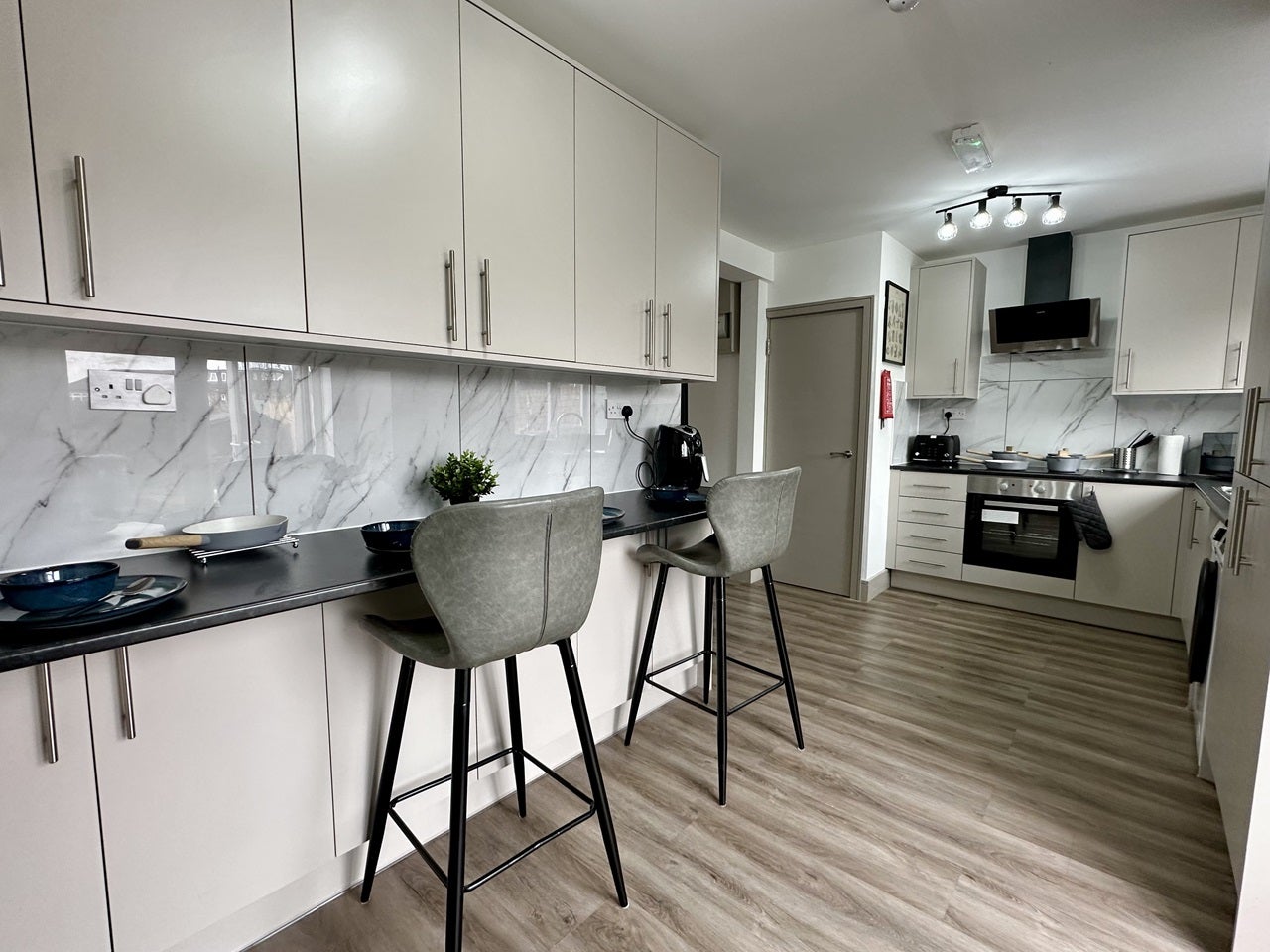 Room Raglan Avenue in Waltham Cross