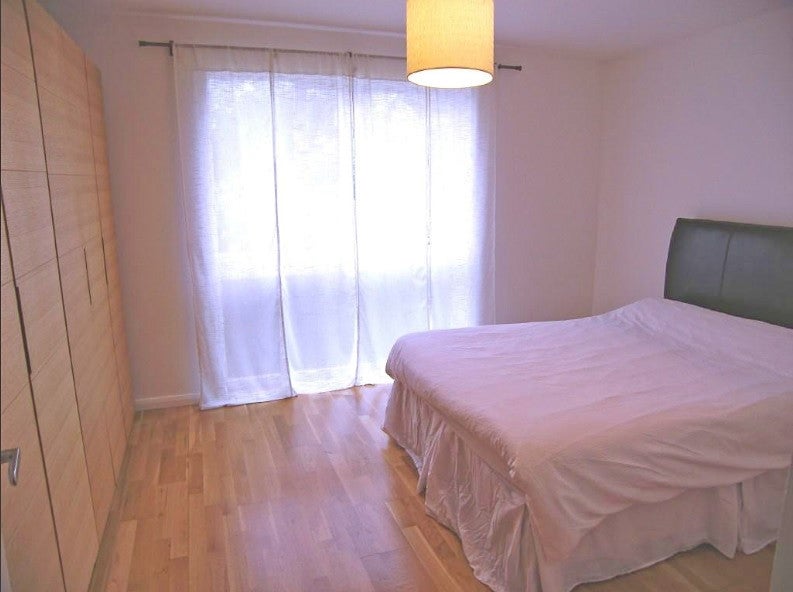 Flat Crofton Way in London
