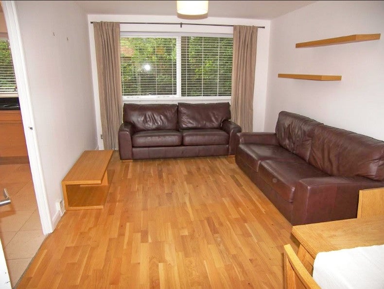 Flat Crofton Way in London