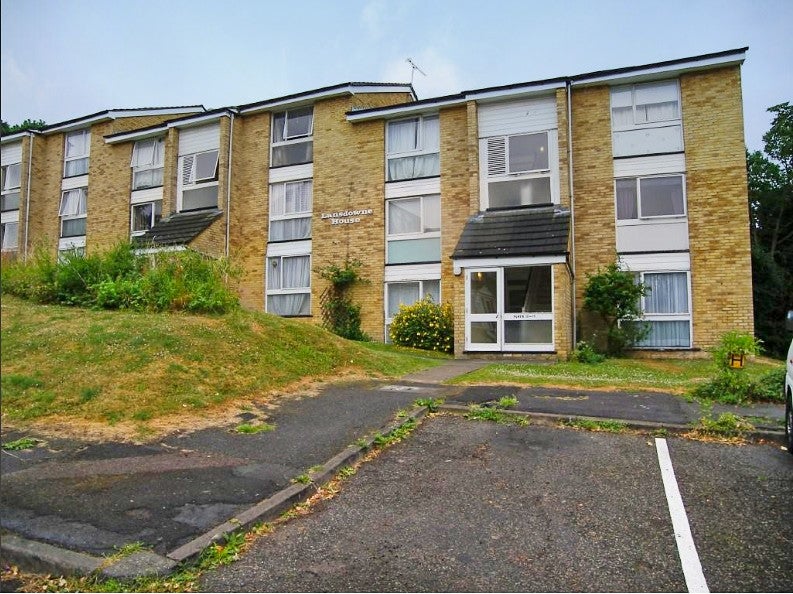 Flat Crofton Way in London