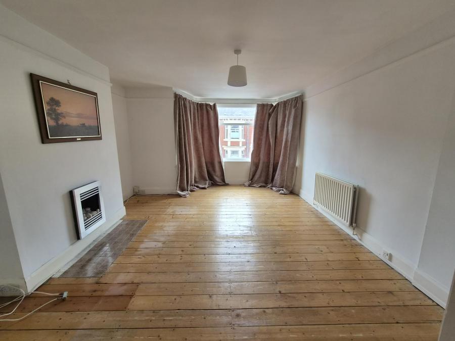 Flat Biddlestone Road in Newcastle upon Tyne