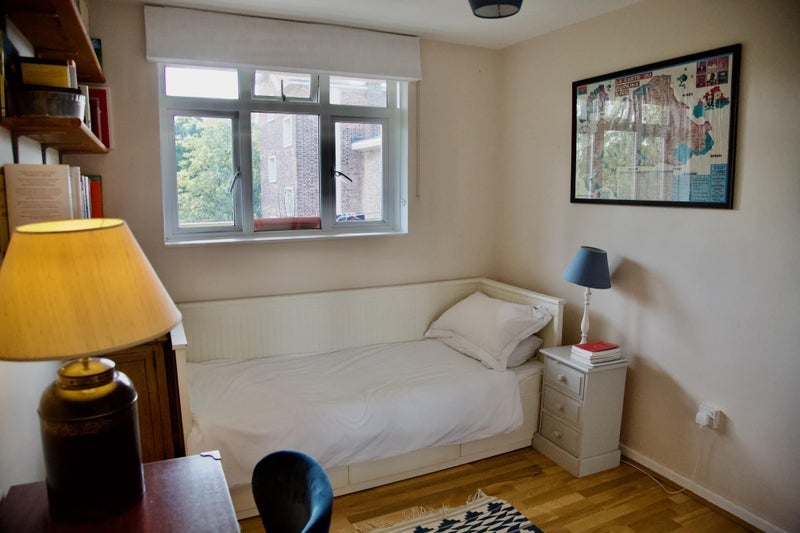 Room Sewardstone Road in Greater London