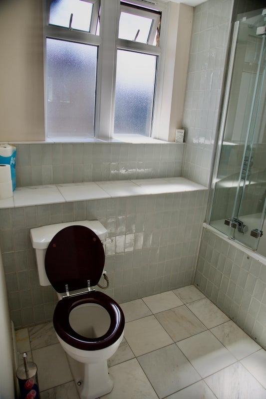 Room Sewardstone Road in Greater London