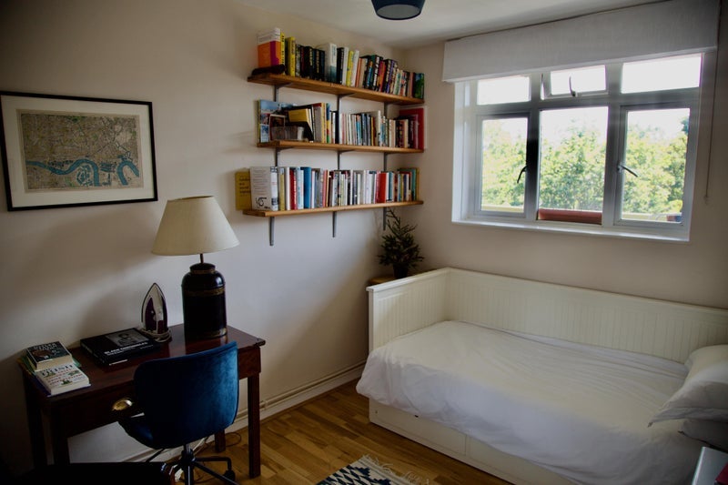 Room Sewardstone Road in Greater London