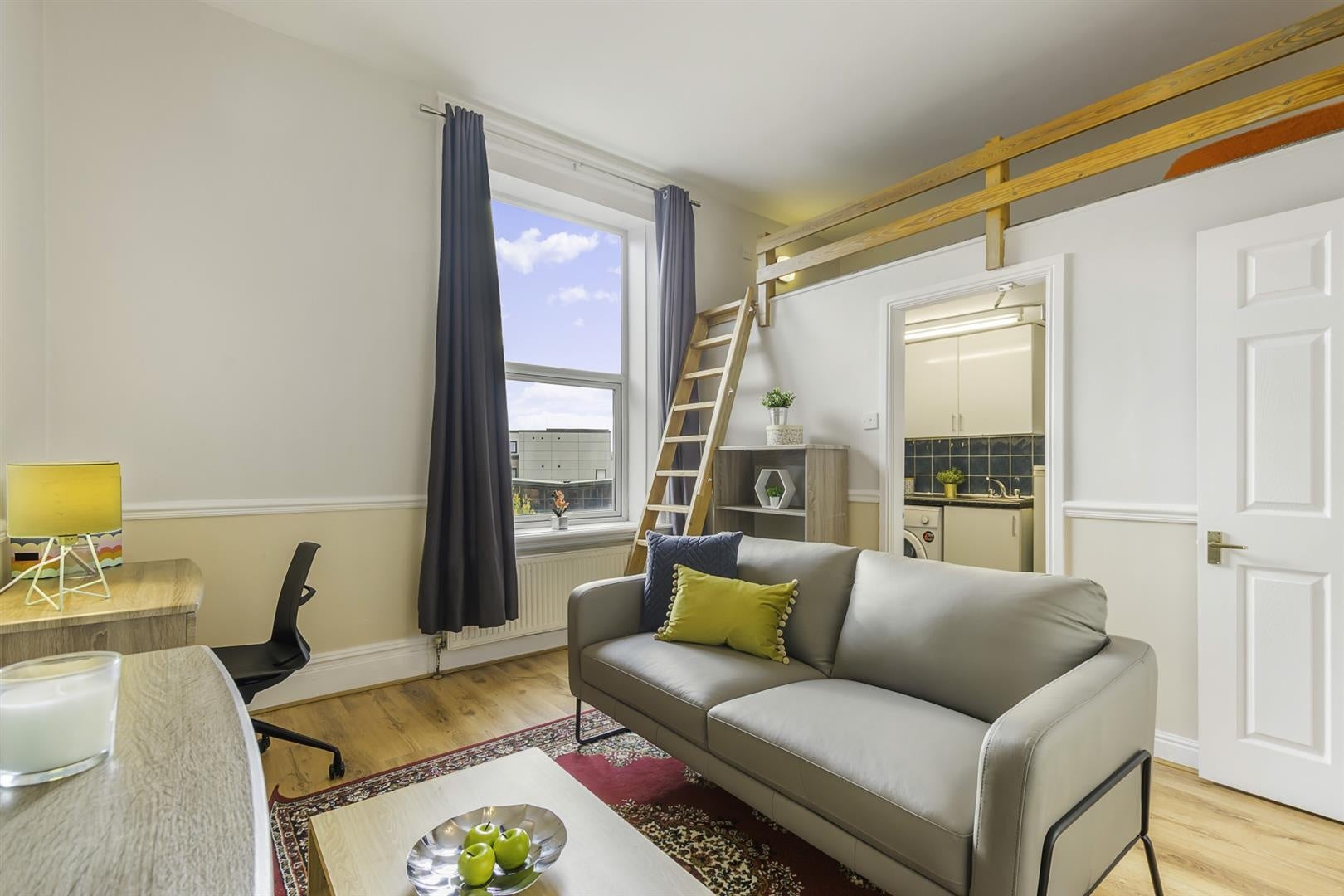Flat Victoria Terrace in Leeds