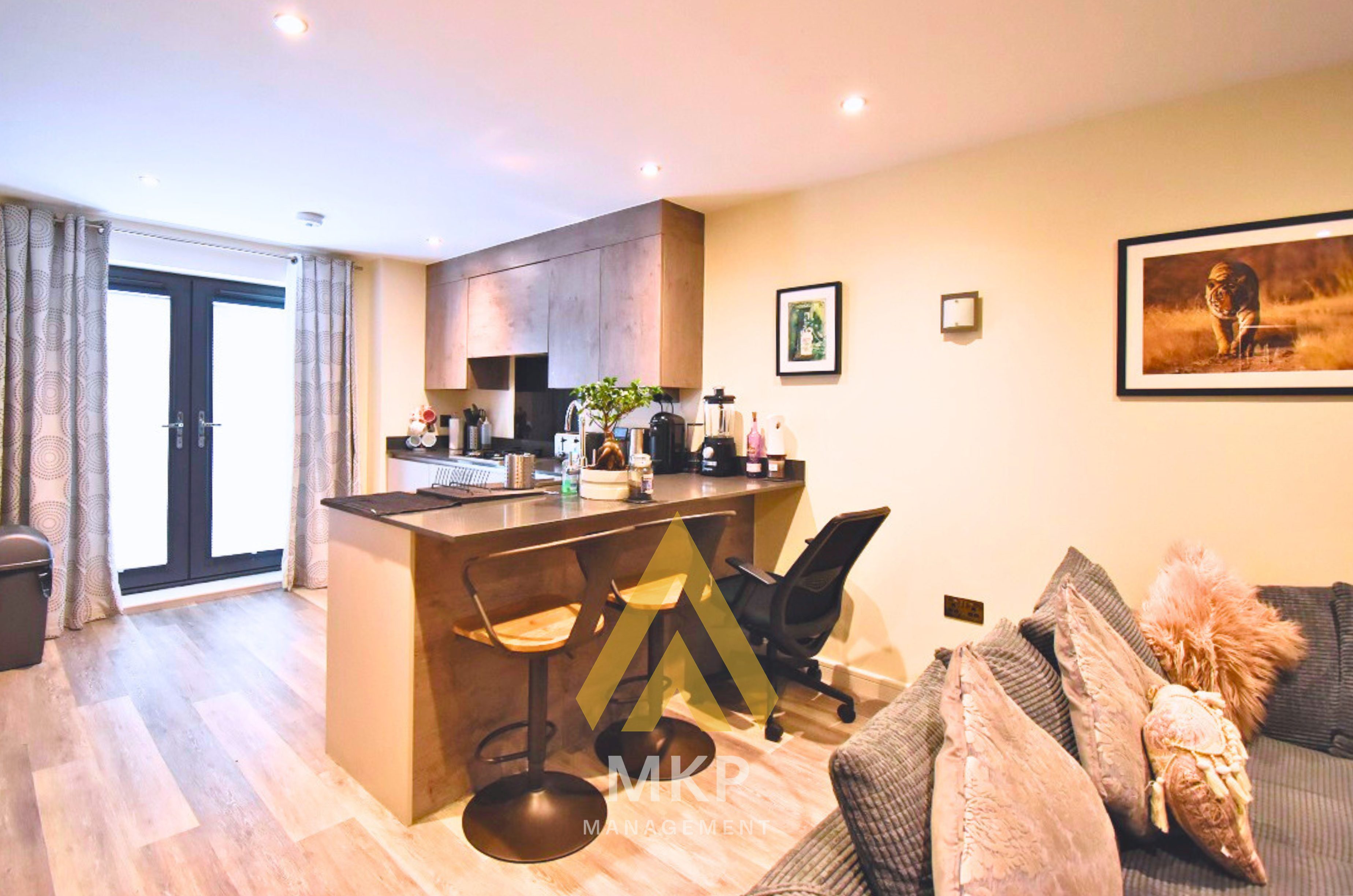 Flat Saint James Place in Shirley