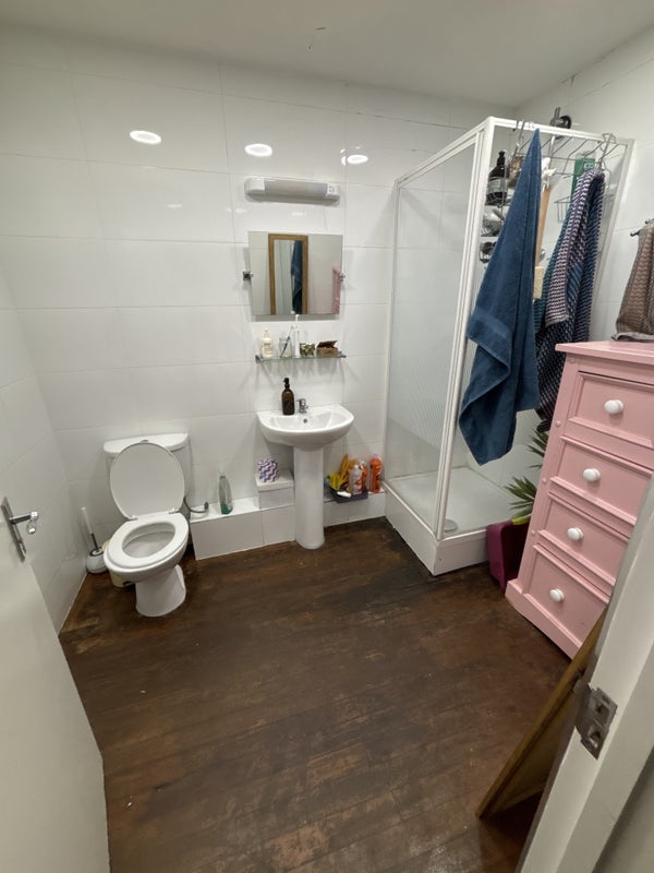 Room Hermitage Road in Greater London