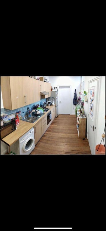 Room Hermitage Road in Greater London