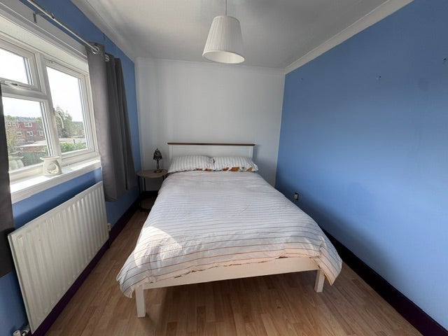 Room Gloucester Road in Maidenhead