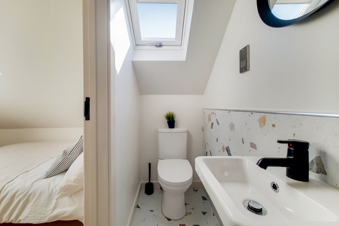 Room Ablett Street in Greater London