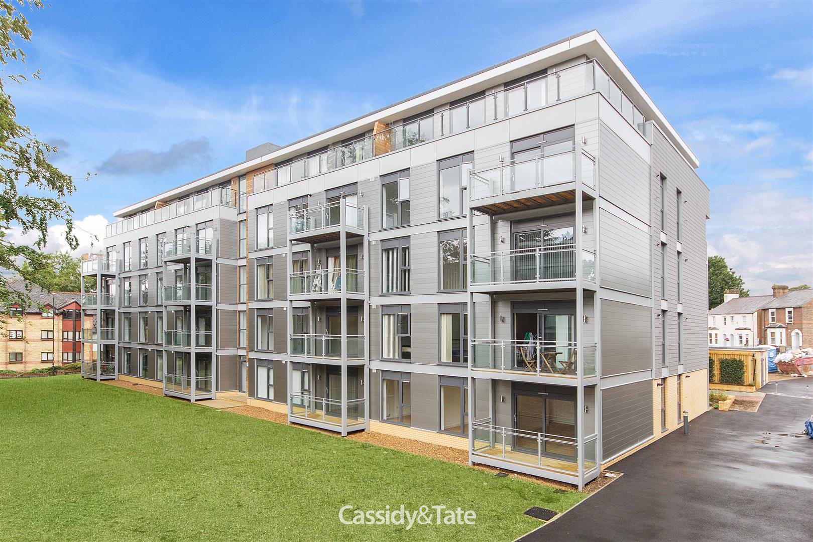 Flat Newsom Place in St Albans