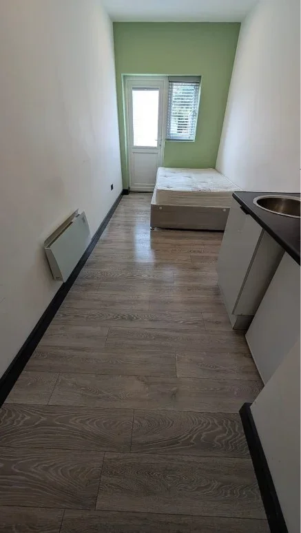 Room Lorne Road in Greater London
