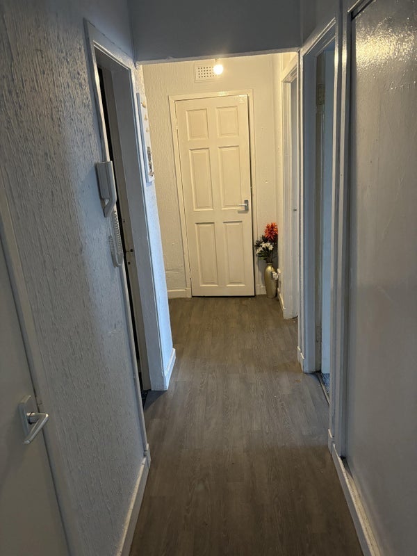 Room Halley Place in Glasgow