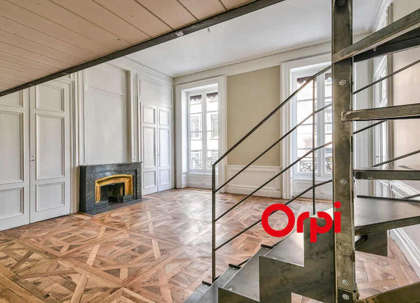 Flat Place d'Ainay in Lyon