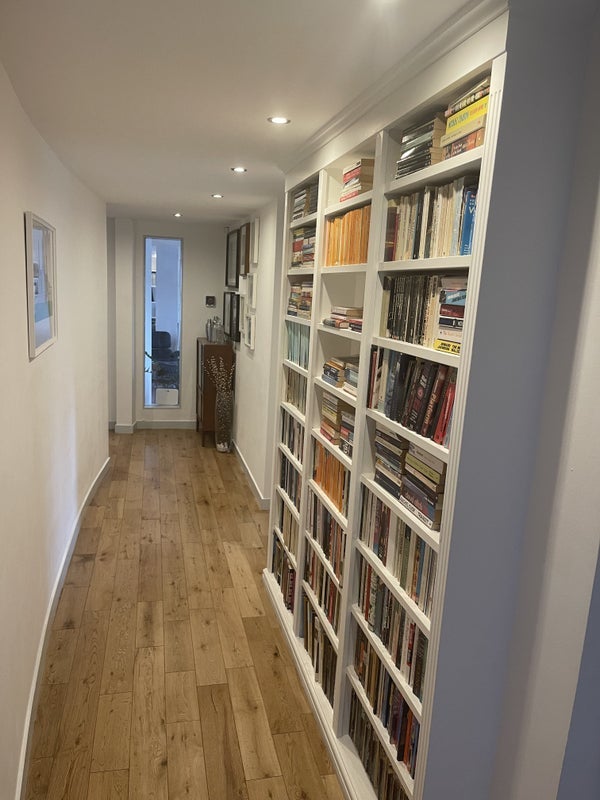 Flat Lawn Lane in Greater London