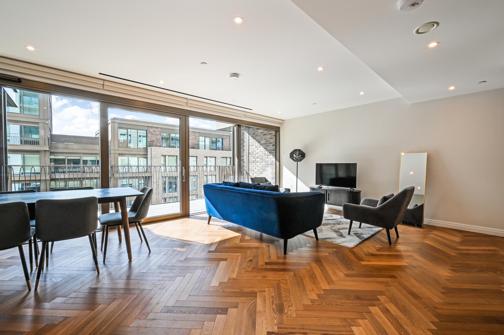 Flat Michael Road in Greater London