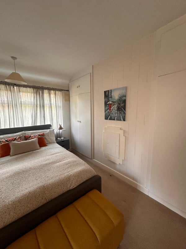 Room Alverstone Road in Greater London