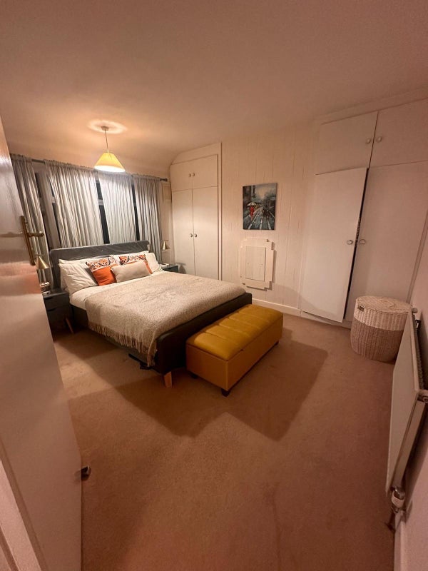 Room Alverstone Road in Greater London
