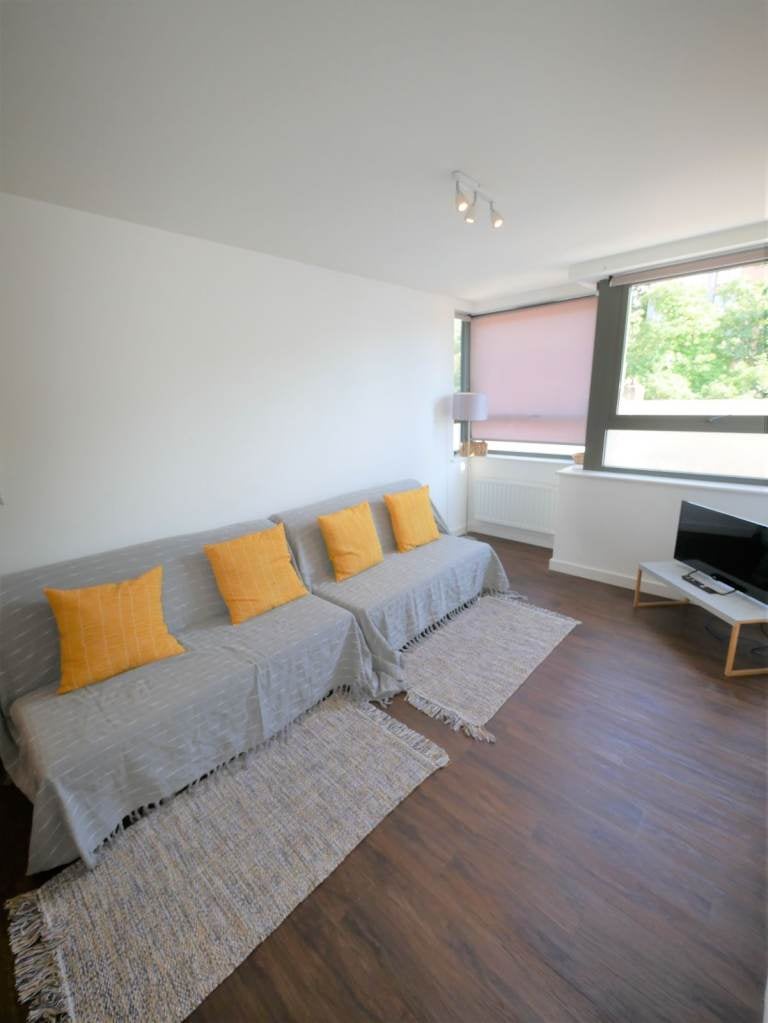 Flat Cumnor Road in Bournemouth