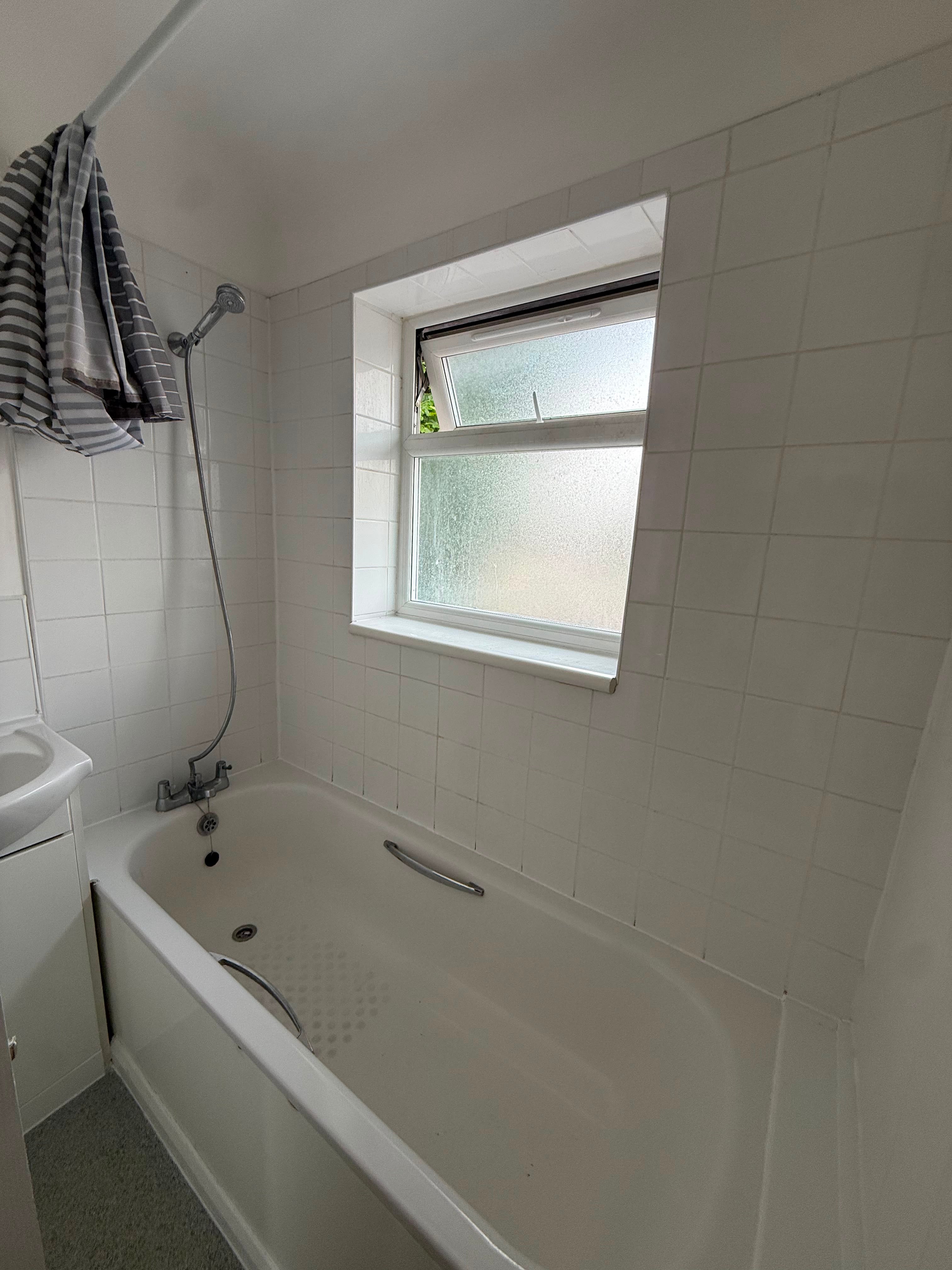 Flat Broadcroft Avenue in London