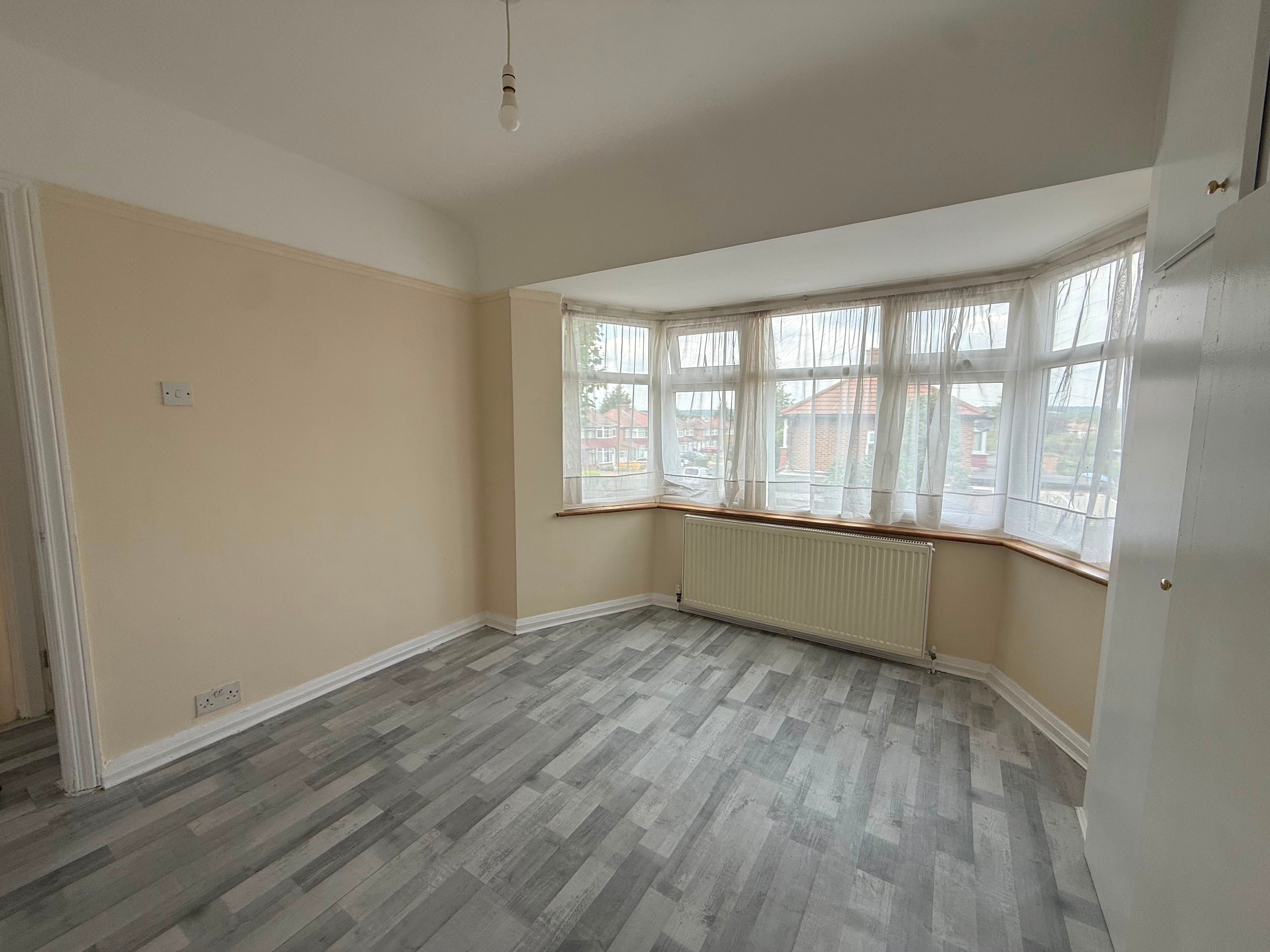 Flat Broadcroft Avenue in London