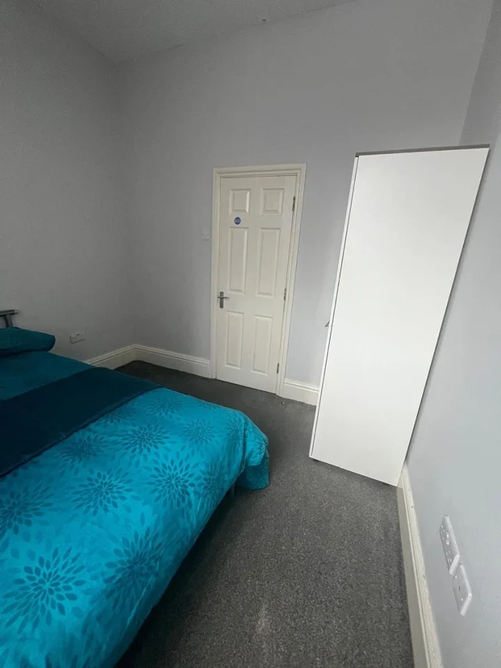 Room Baffins Road in Portsmouth