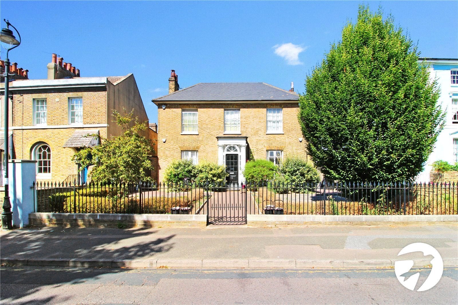 Flat Clarence Place in Gravesham